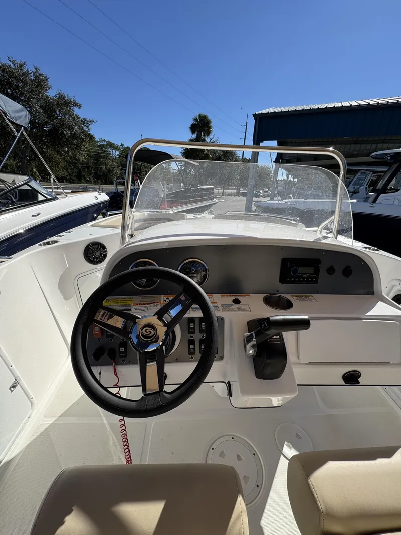 Slide: The Image of Hurricane Center Console SS 231 OB 2025 - 11