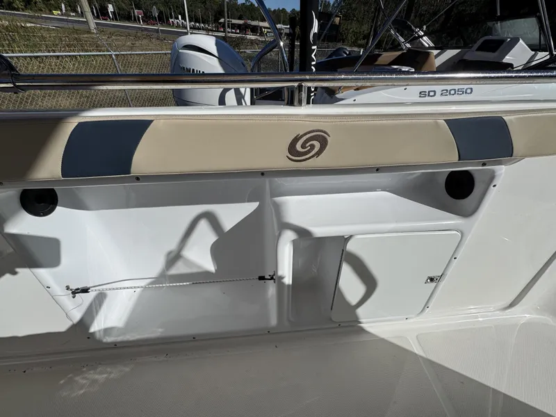 Slide: The Image of Hurricane Center Console SS 231 OB 2025 - 15