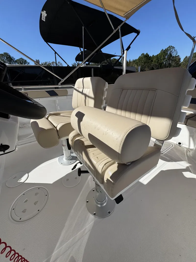 Slide: The Image of Hurricane Center Console SS 231 OB 2025 - 29