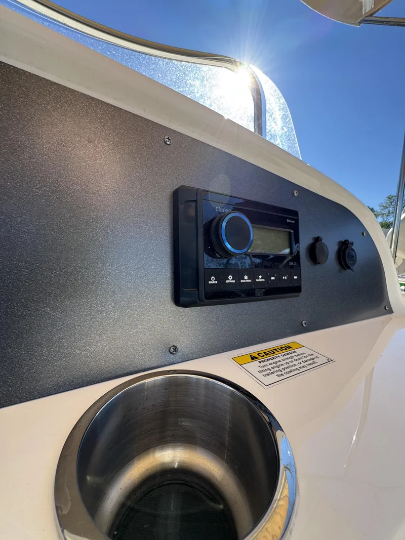 Slide: The Image of Hurricane Center Console SS 231 OB 2025 - 31