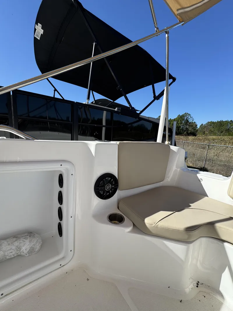 Slide: The Image of Hurricane Center Console SS 231 OB 2025 - 33