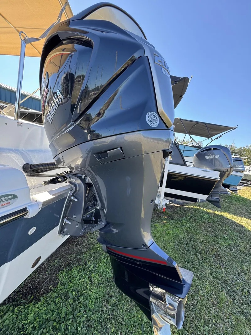 Slide: The Image of Hurricane Center Console SS 231 OB 2025 - 39