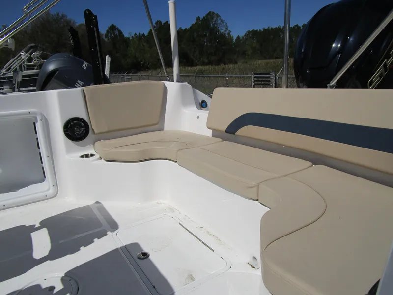 Slide: The Image of Hurricane Center Console SS 231 OB 2025 - 4