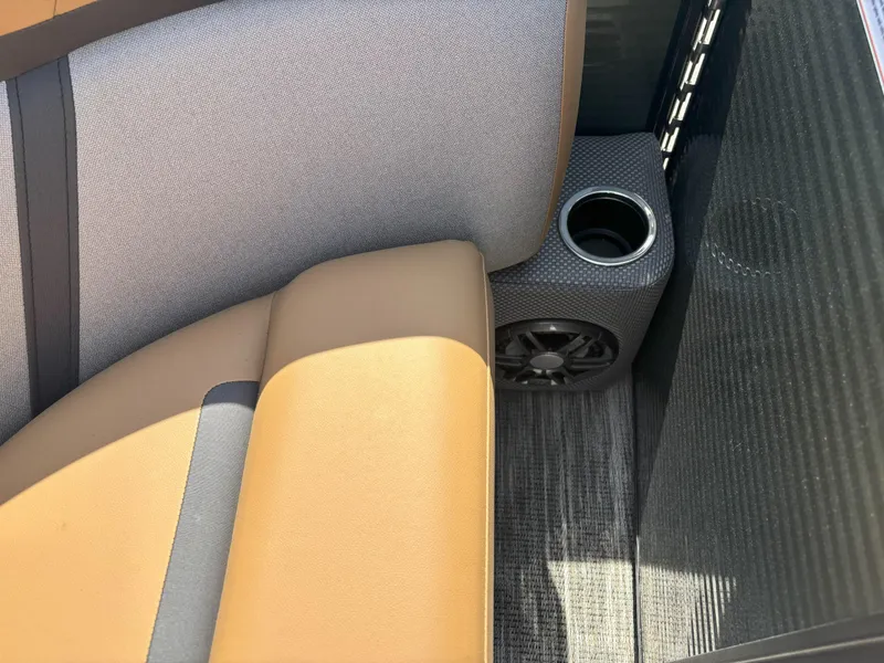 Slide: The Image of Crest Classic 200SLC 2025 - 10