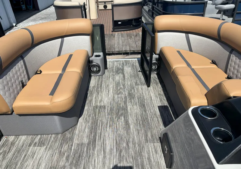 Slide: The Image of Crest Classic 200SLC 2025 - 4