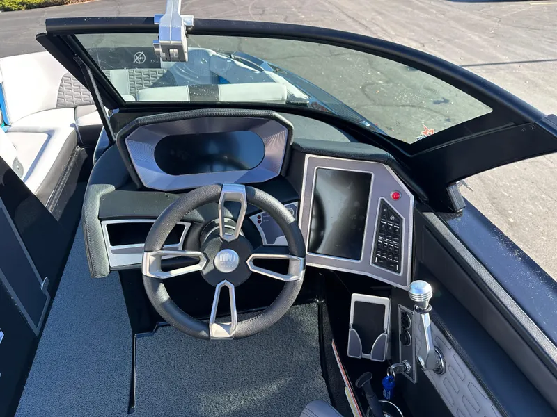 Slide: The Image of MasterCraft X24 2022 - 11