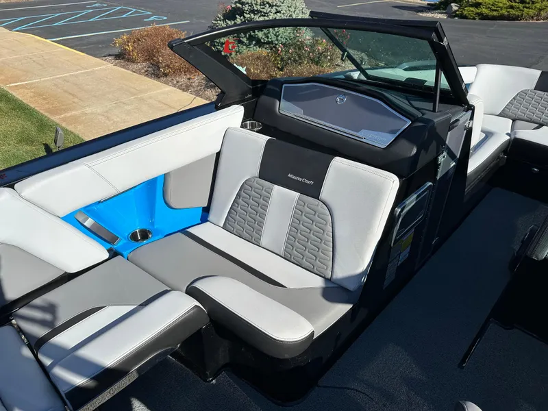 Slide: The Image of MasterCraft X24 2022 - 12