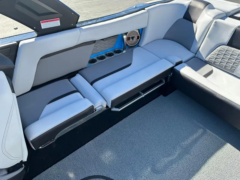 Slide: The Image of MasterCraft X24 2022 - 15