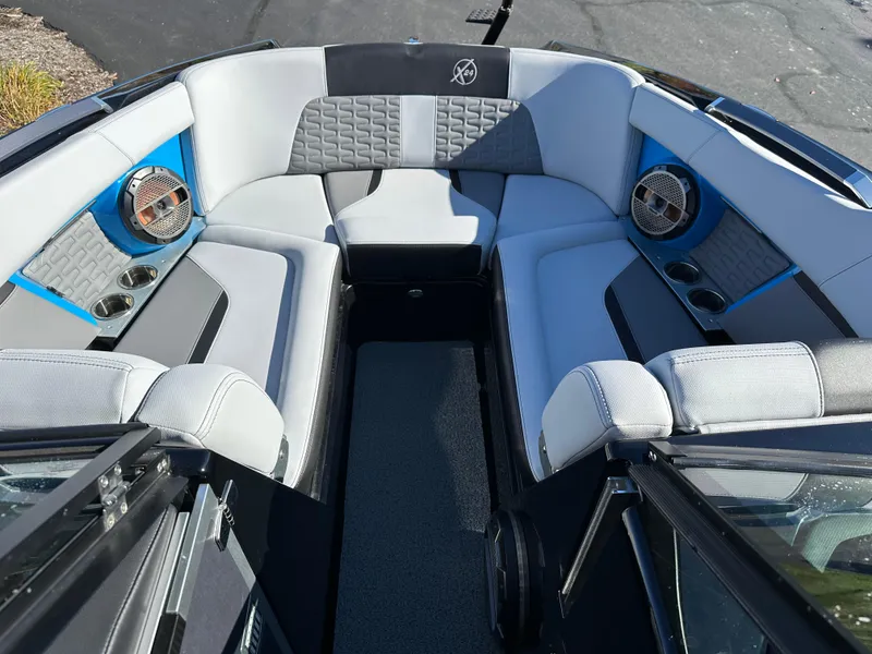 Slide: The Image of MasterCraft X24 2022 - 16
