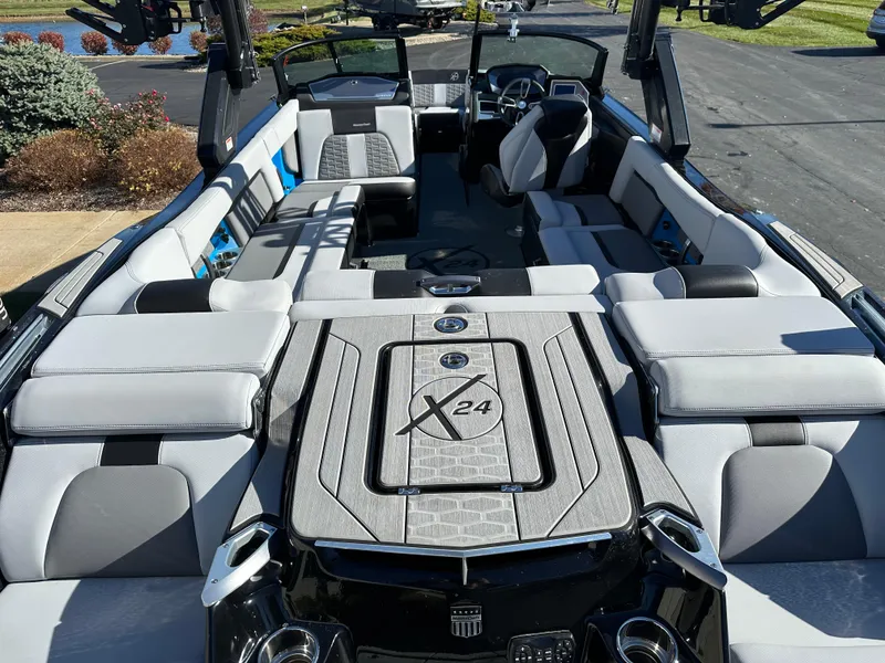 Slide: The Image of MasterCraft X24 2022 - 7