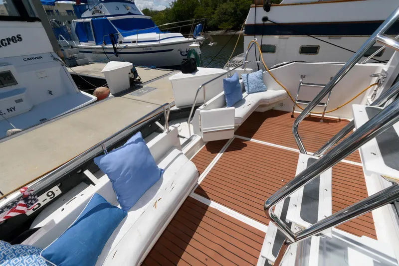 Slide: The Image of 1995 Sea Ray 500 Sedan Bridge yacht deck with seating and blue cushions. - 6