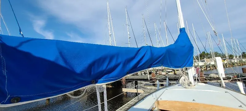 Slide: The Image of Pearson Triton 27 1984 - 17