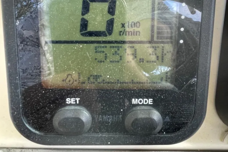 Slide: The Image of Close-up of a 2015 Scout 251 XS boat display showing 539.3 hours. - 17