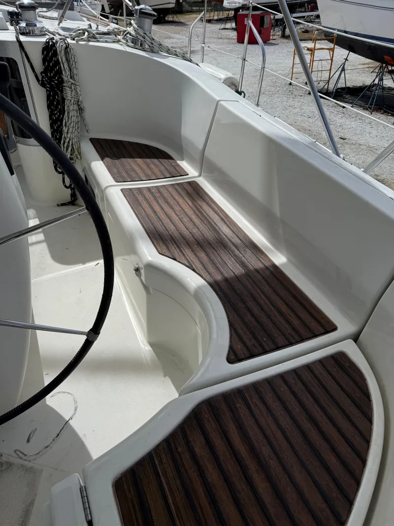 Slide: The Image of 1993 Beneteau Oceanis 400 - 19