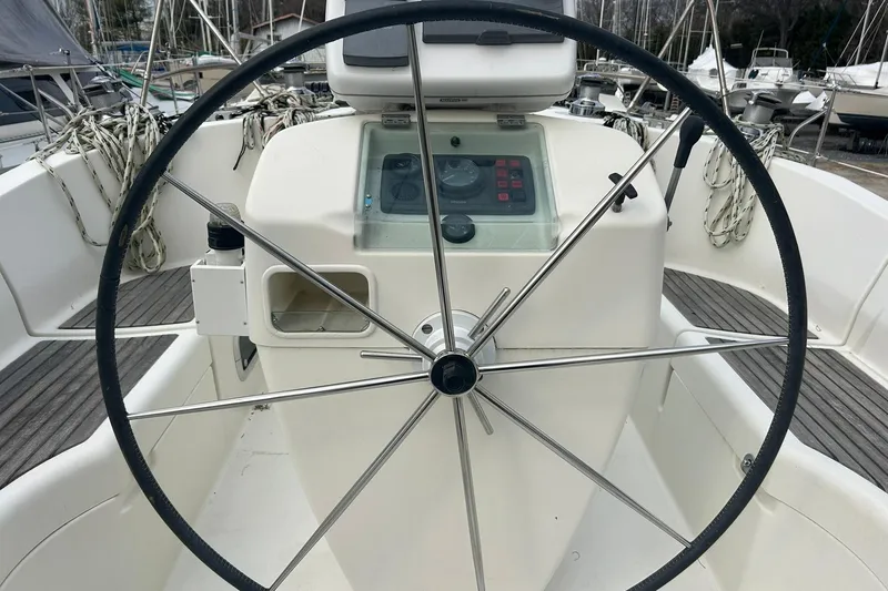 Slide: The Image of 1993 Beneteau Oceanis 400 - 21