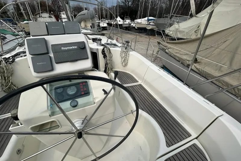 Slide: The Image of 1993 Beneteau Oceanis 400 - 23