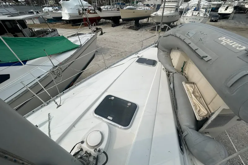 Slide: The Image of 1993 Beneteau Oceanis 400 - 27