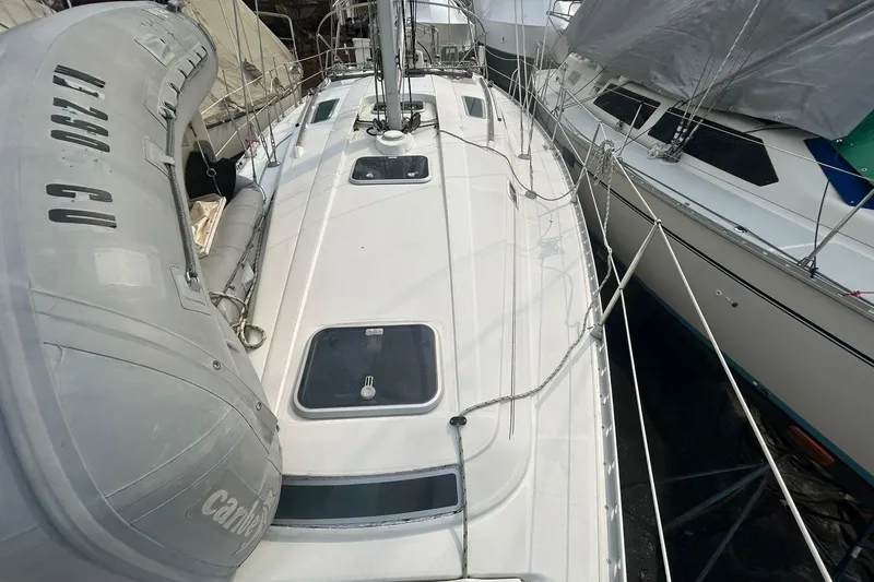 Slide: The Image of 1993 Beneteau Oceanis 400 - 28