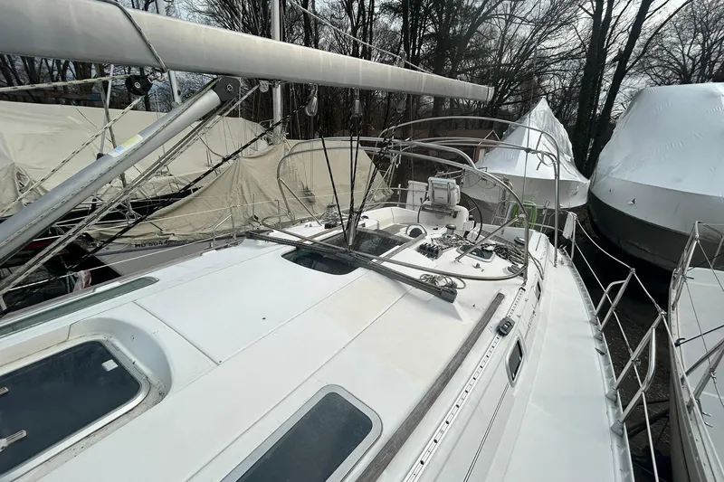 Slide: The Image of 1993 Beneteau Oceanis 400 - 29
