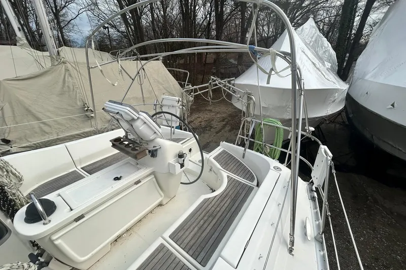 Slide: The Image of 1993 Beneteau Oceanis 400 - 30