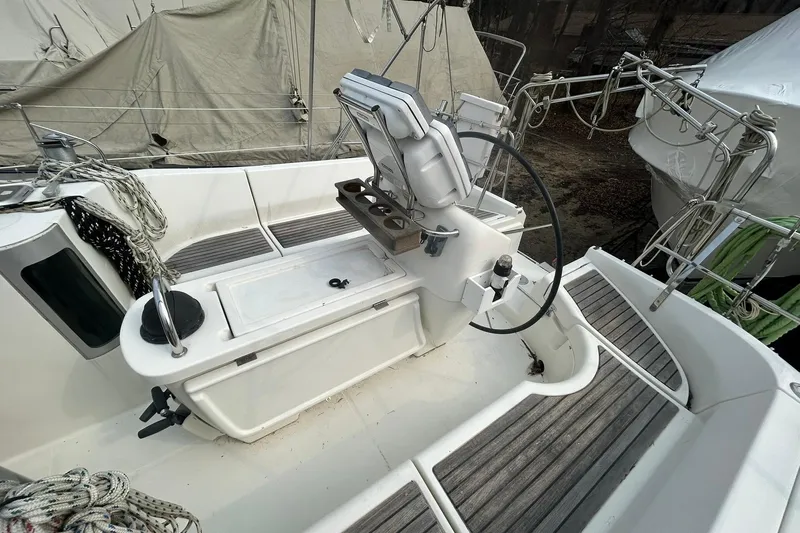 Slide: The Image of 1993 Beneteau Oceanis 400 - 31