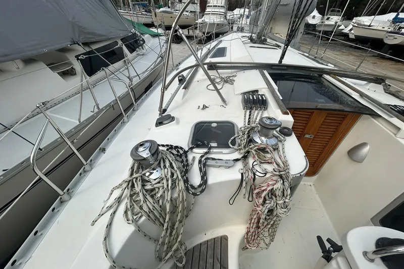 Slide: The Image of 11993 Beneteau Oceanis 400 - 33