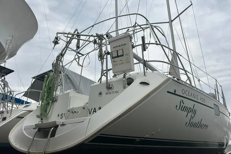 Slide: The Image of 1993 Beneteau Oceanis 400 - 42