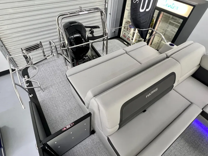 Slide: The Image of Harris Cruiser 230 2025 - 10
