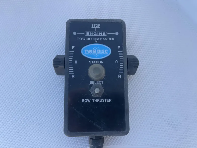 Slide: The Image of Control panel for Twin Disc engine power commander on 1999 Carver 530 Voyager Pilothouse. - 40