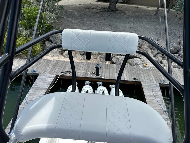 Slide: The Image of 2018 SeaVee 390Z boat helm seat with view of dock and engines. - 16