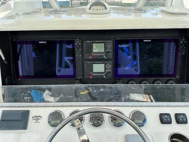Slide: The Image of 2018 SeaVee 390Z helm with dual Simrad displays and control gauges. - 9