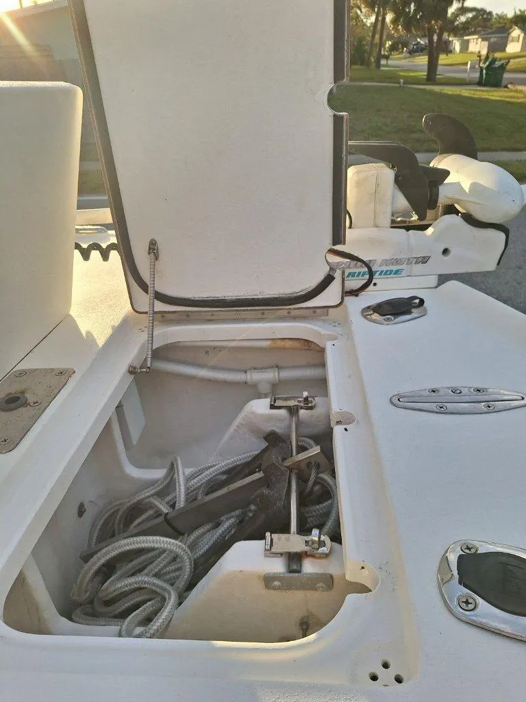 Slide: The Image of Open storage compartment on 1992 Bay Hawk 204 boat with ropes inside. - 15