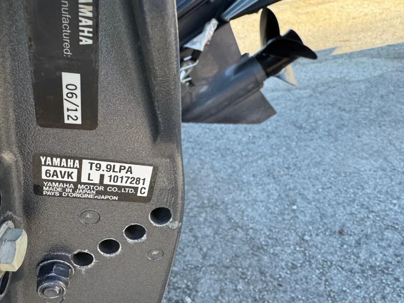 Slide: The Image of Yamaha motor label on a 2014 Polar Kraft Bass TX 175 Pro boat. - 21