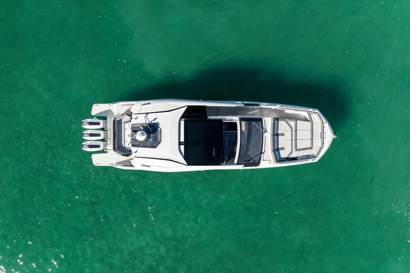 Slide: The Image of Galeon 435 GTO 2025 - 14