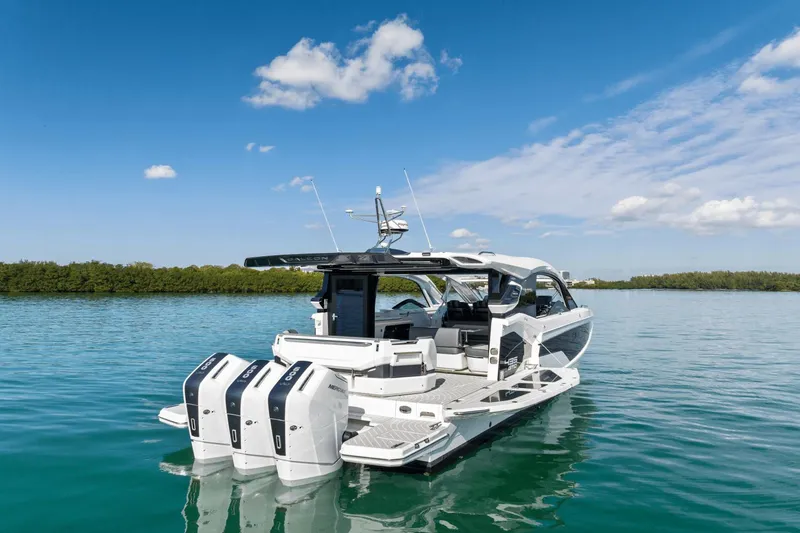 Slide: The Image of Galeon 435 GTO 2025 - 16