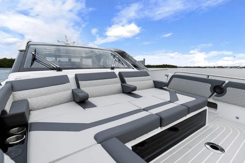 Slide: The Image of Galeon 435 GTO 2025 - 20