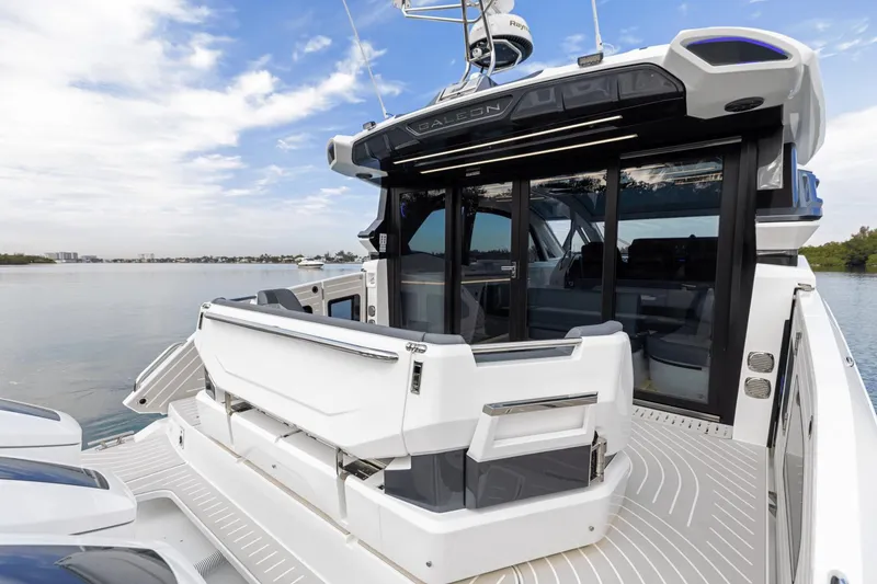 Slide: The Image of Galeon 435 GTO 2025 - 28