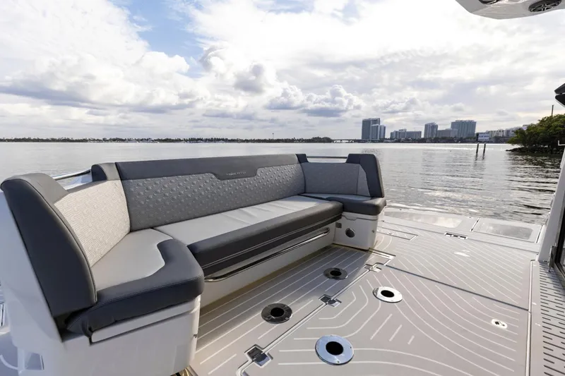 Slide: The Image of Galeon 435 GTO 2025 - 34