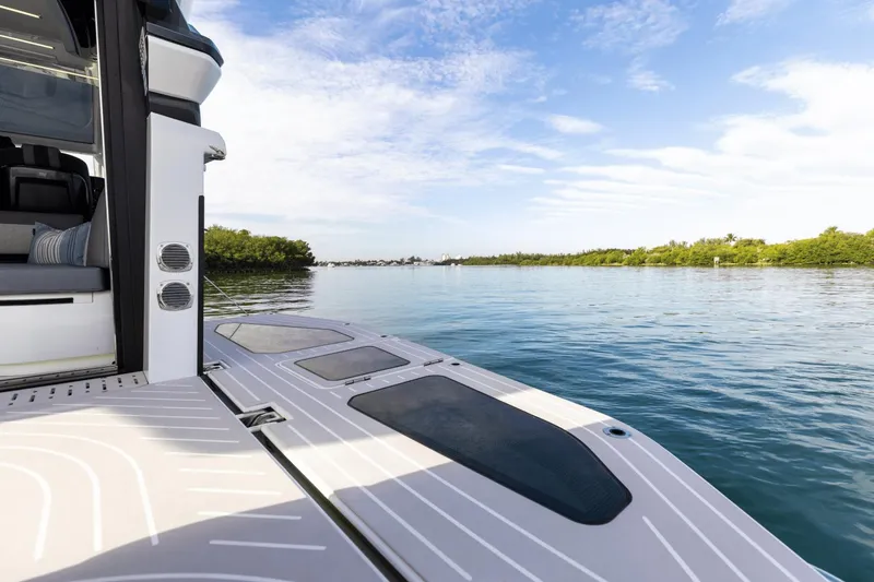 Slide: The Image of Galeon 435 GTO 2025 - 35