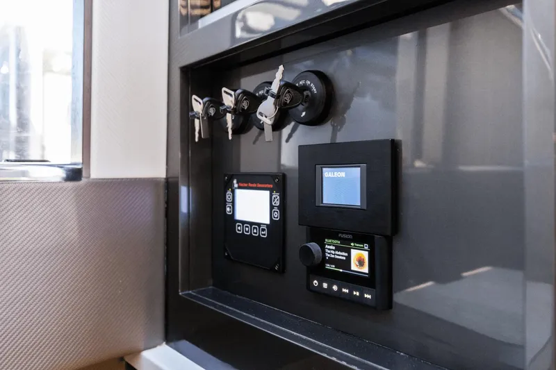 Slide: The Image of Galeon 435 GTO 2025 - 55