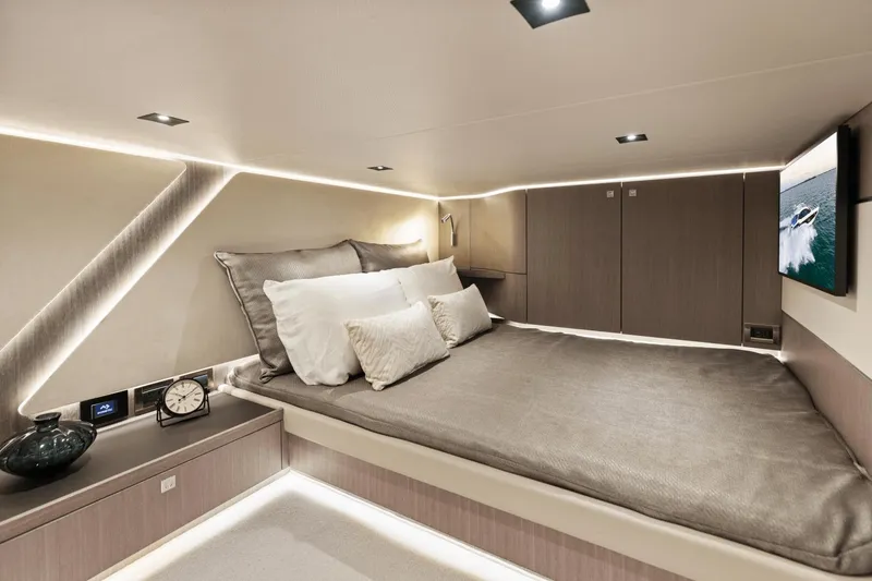 Slide: The Image of Galeon 435 GTO 2025 - 60