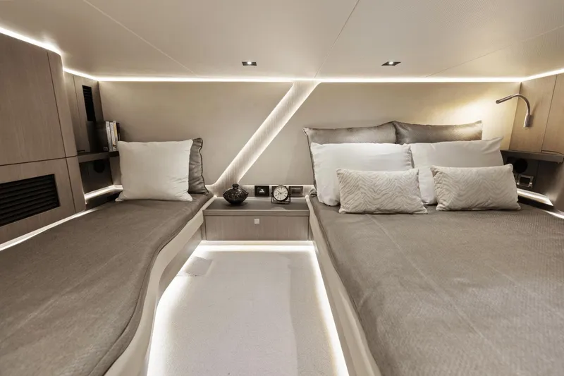 Slide: The Image of Galeon 435 GTO 2025 - 62