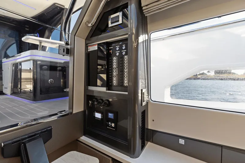 Slide: The Image of Galeon 435 GTO 2025 - 76