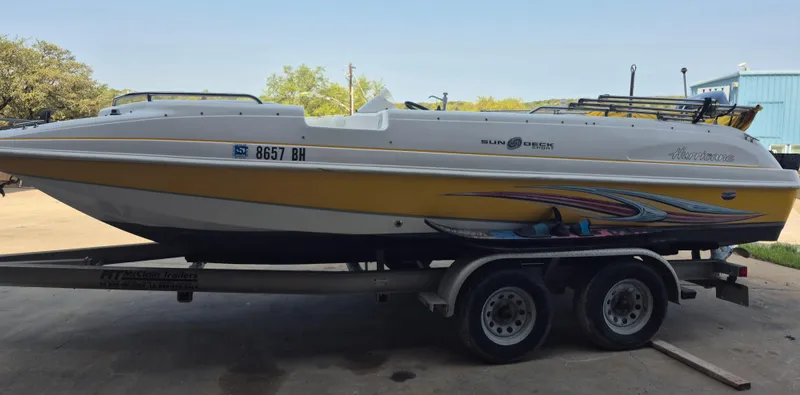 The Image of Hurricane SunDeck Sport 201 OB 2010 - 0