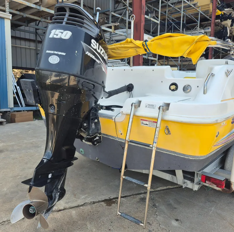 Slide: The Image of Hurricane SunDeck Sport 201 OB 2010 - 10