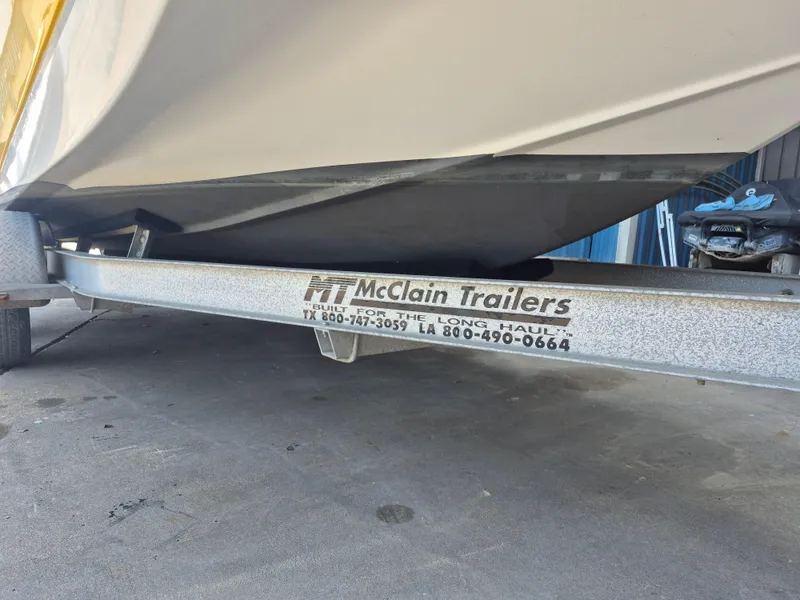 Slide: The Image of Hurricane SunDeck Sport 201 OB 2010 - 12