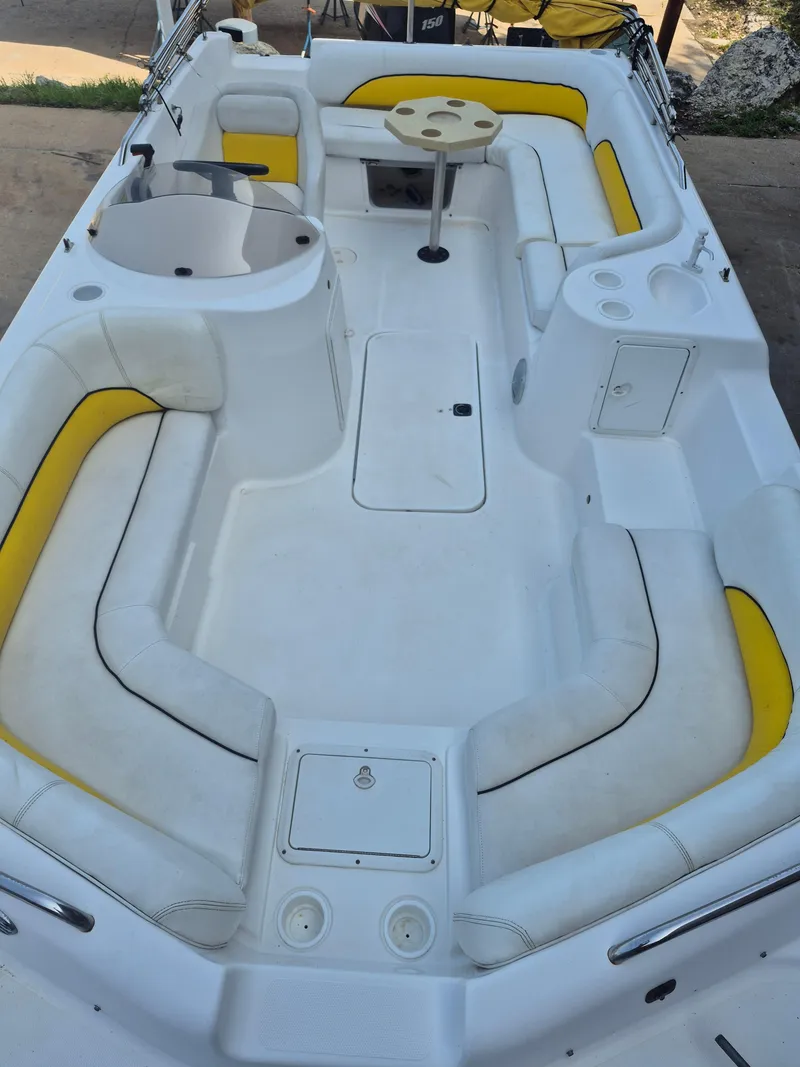 Slide: The Image of Hurricane SunDeck Sport 201 OB 2010 - 13