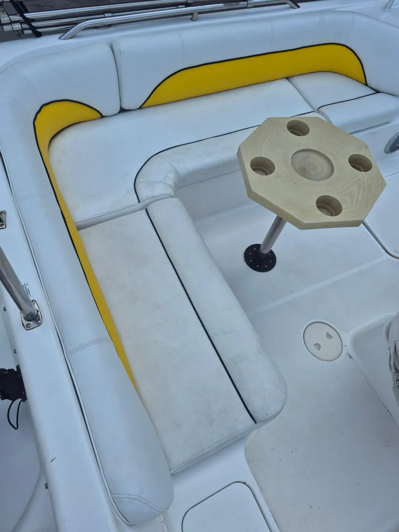 Slide: The Image of Hurricane SunDeck Sport 201 OB 2010 - 15