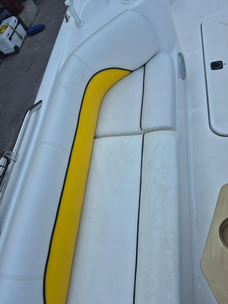 Slide: The Image of Hurricane SunDeck Sport 201 OB 2010 - 18