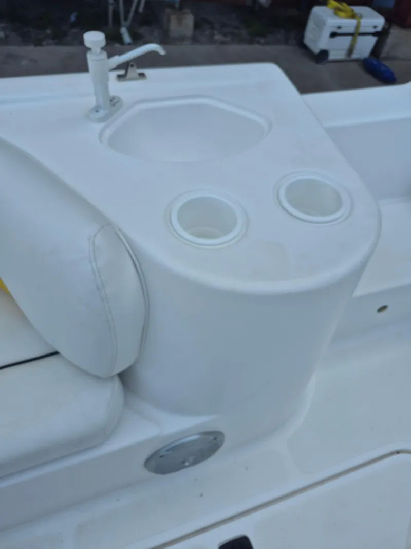 Slide: The Image of Hurricane SunDeck Sport 201 OB 2010 - 19